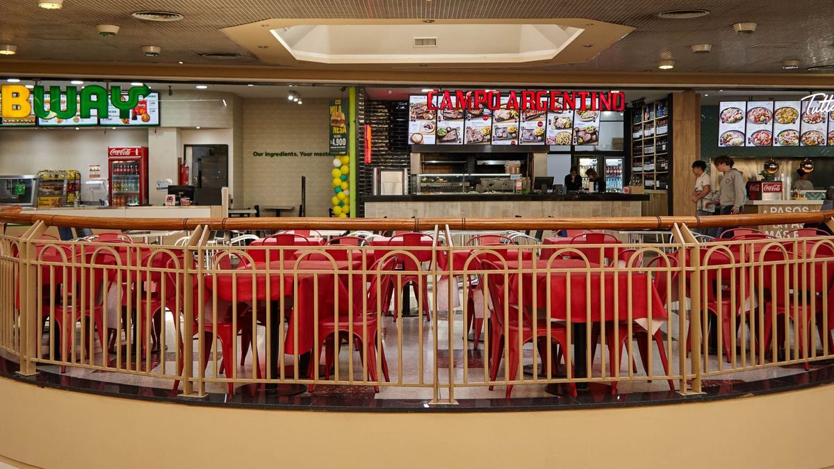 Patio de comidas de Boulevard Shopping, en Adrogué.